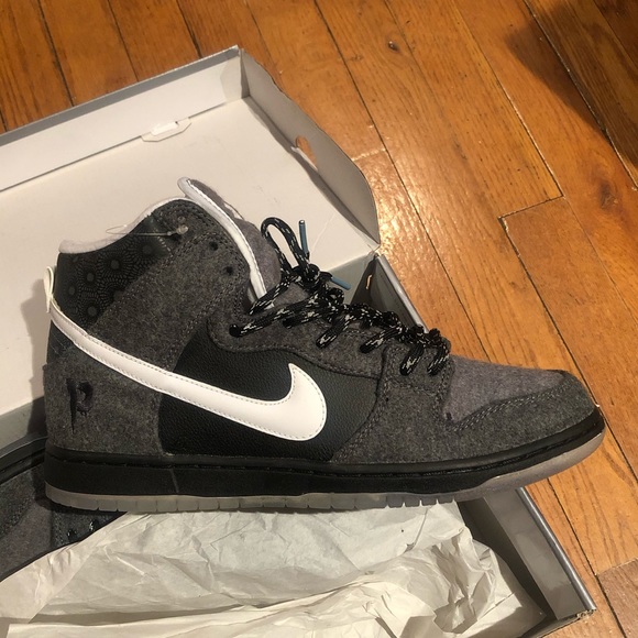 New Nike Premium Dunks - Picture 4 of 7